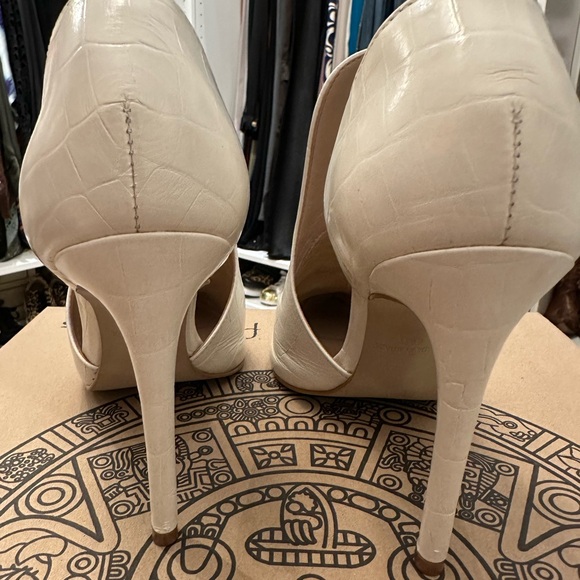 Steve Madden, Alligator Embossed Leather Off-White Heels - Picture 7 of 12